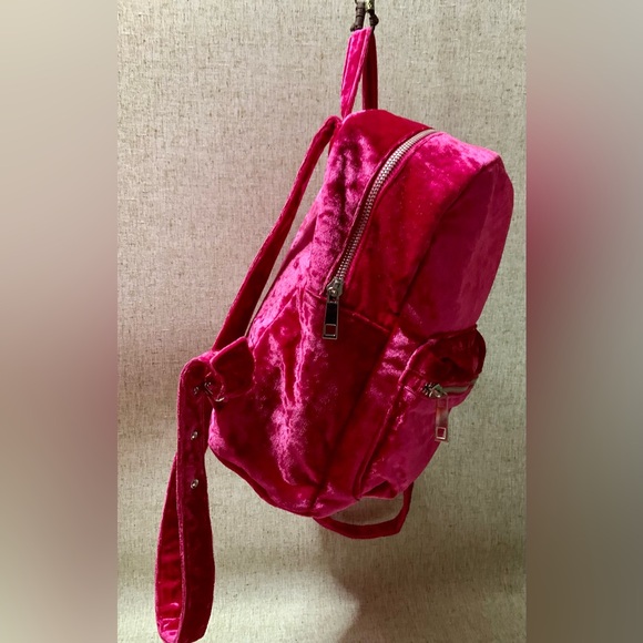 🎀Fuchsia backpack,velvet fabric. It is used, its condition is excellent.🎀#FORP - Picture 8 of 17